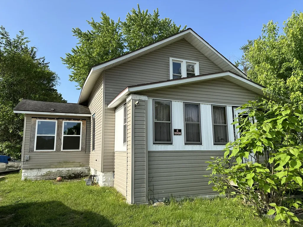 696 Highland Avenue Benton Harbor City MI 49022