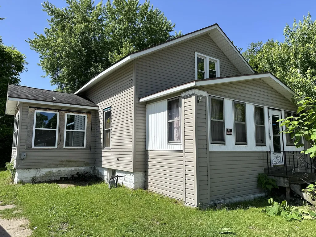 696 Highland Avenue Benton Harbor City MI 49022
