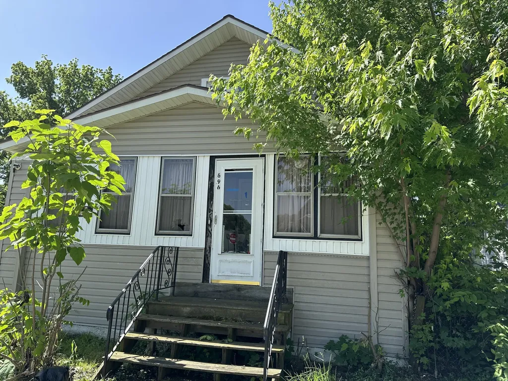 696 Highland Avenue Benton Harbor City MI 49022