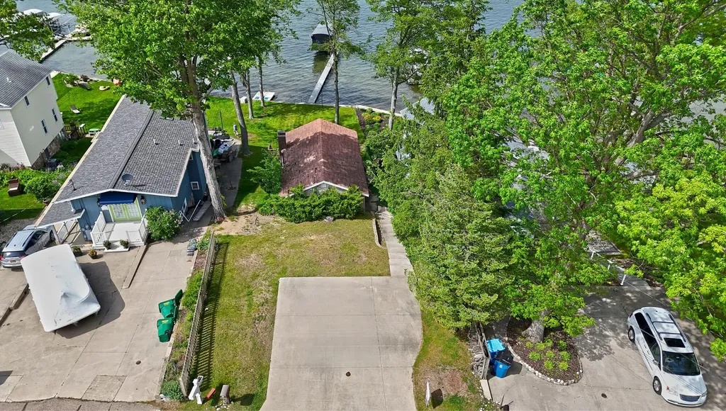 31050 Curran Beach Silver Creek Township MI 49047
