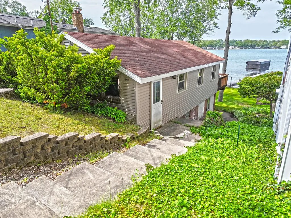 31050 Curran Beach Silver Creek Township MI 49047