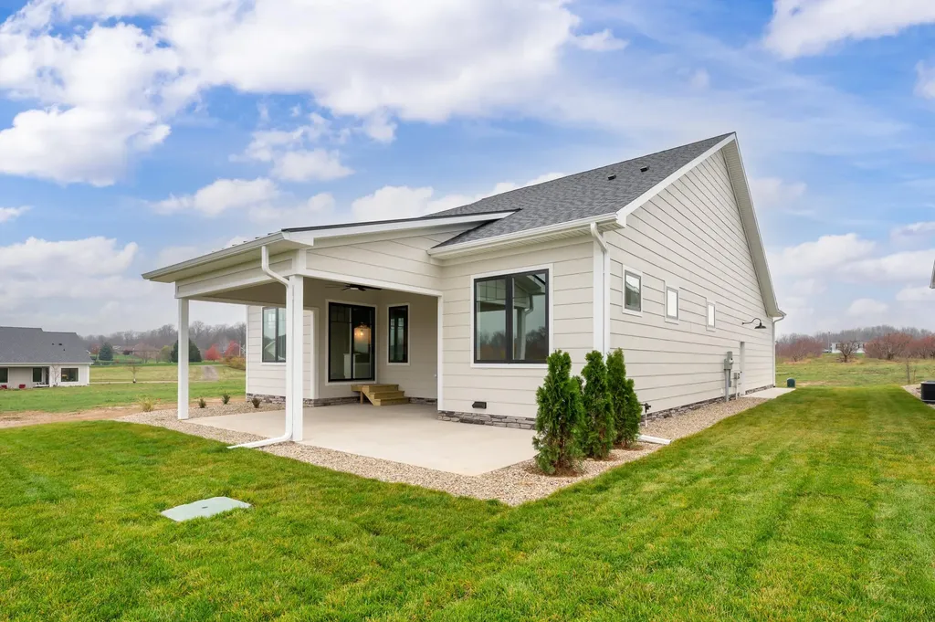2560 Noellyn Drive Oronoko Charter Township MI 49103