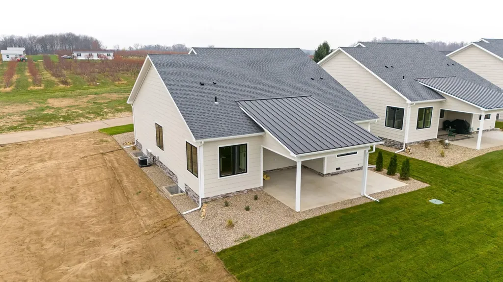 2560 Noellyn Drive Oronoko Charter Township MI 49103