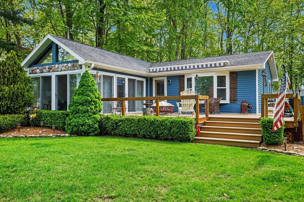 50085 E Lake Shore Drive Silver Creek Township MI 49047
