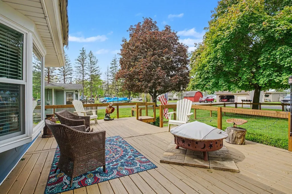 50085 E Lake Shore Drive Silver Creek Township MI 49047