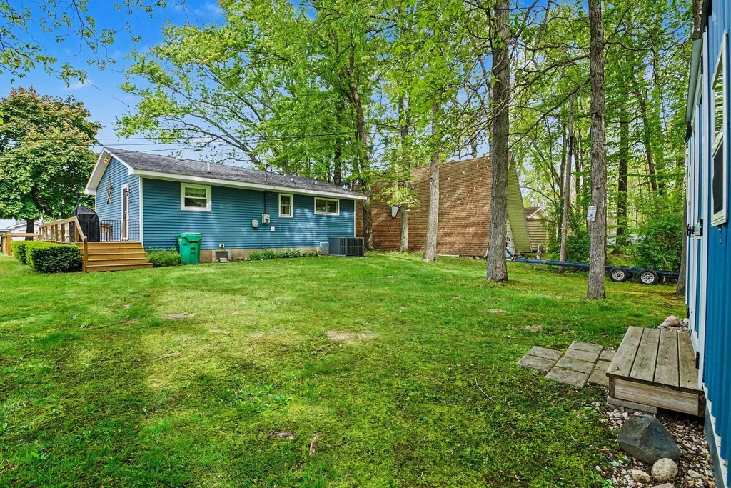 50085 E Lake Shore Drive Silver Creek Township MI 49047