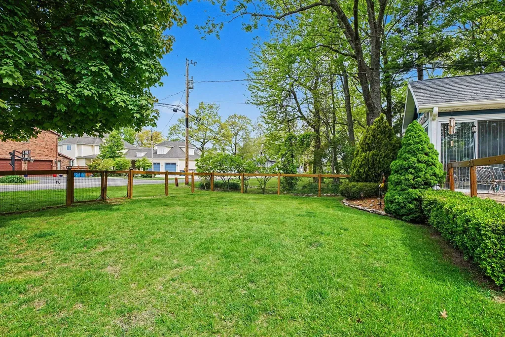 50085 E Lake Shore Drive Silver Creek Township MI 49047
