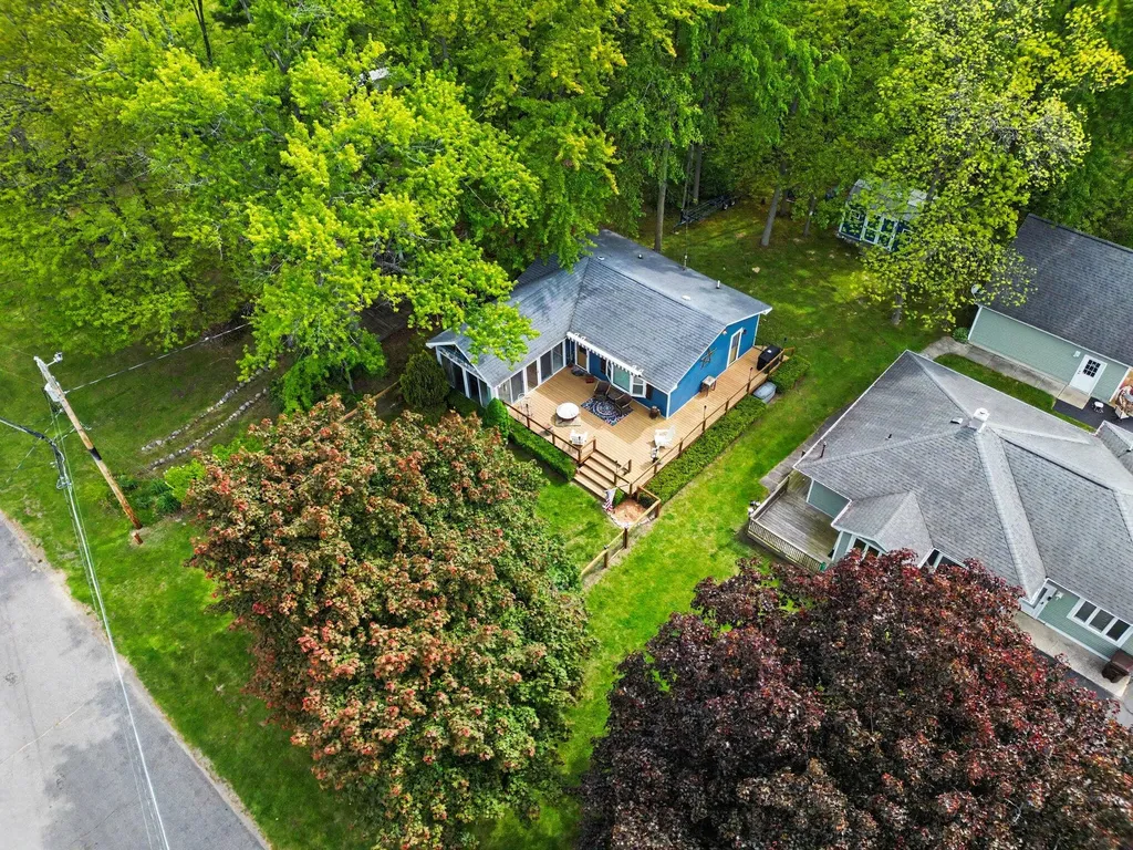 50085 E Lake Shore Drive Silver Creek Township MI 49047