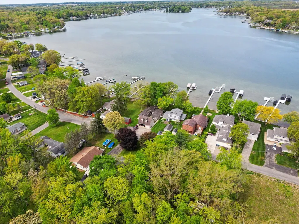 50085 E Lake Shore Drive Silver Creek Township MI 49047