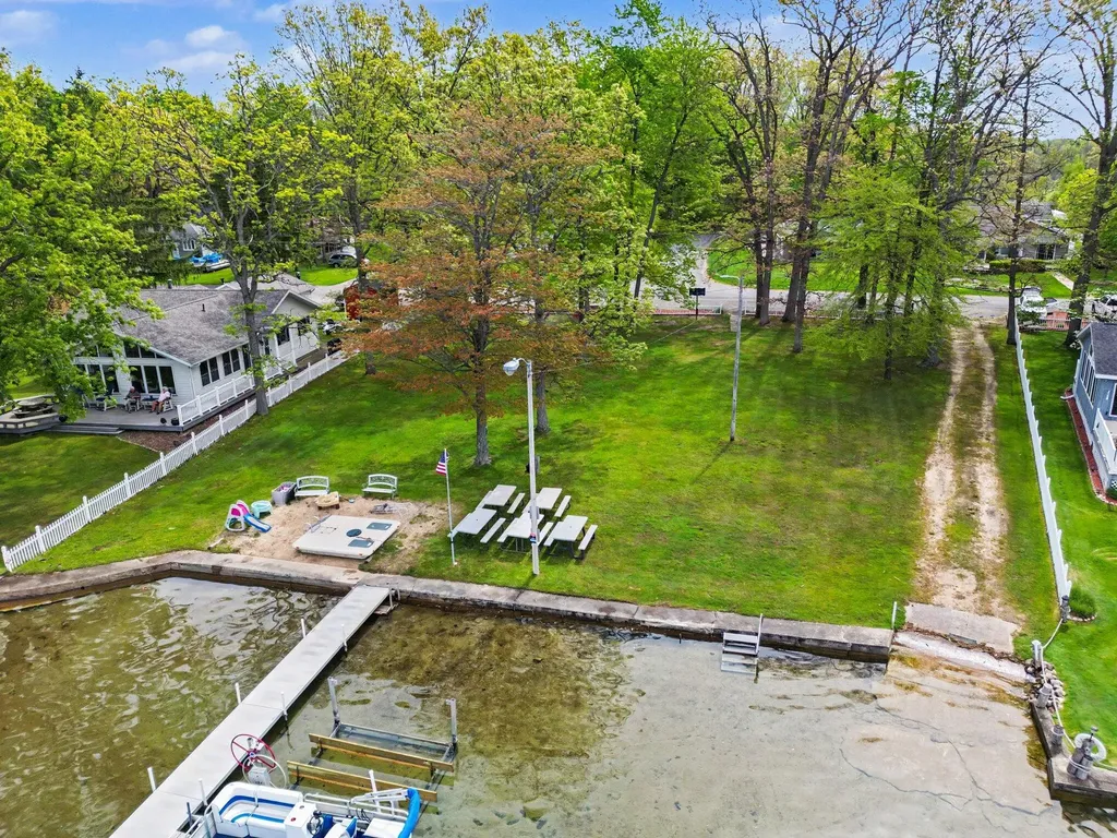 50085 E Lake Shore Drive Silver Creek Township MI 49047