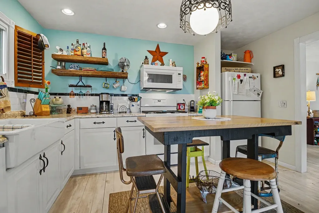 50085 E Lake Shore Drive Silver Creek Township MI 49047