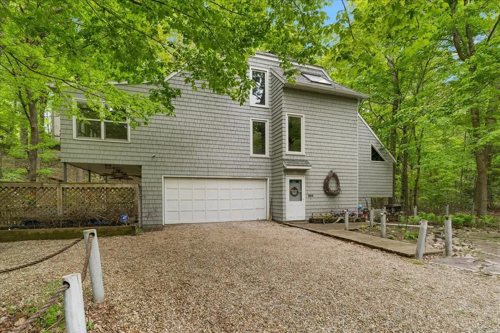 604 Pine Lane Chikaming Township MI 49125