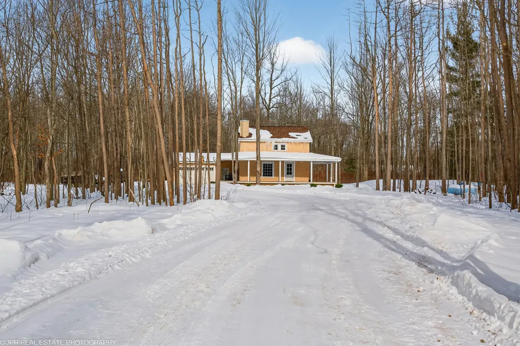 6811 116th Avenue Ganges Township MI 49408