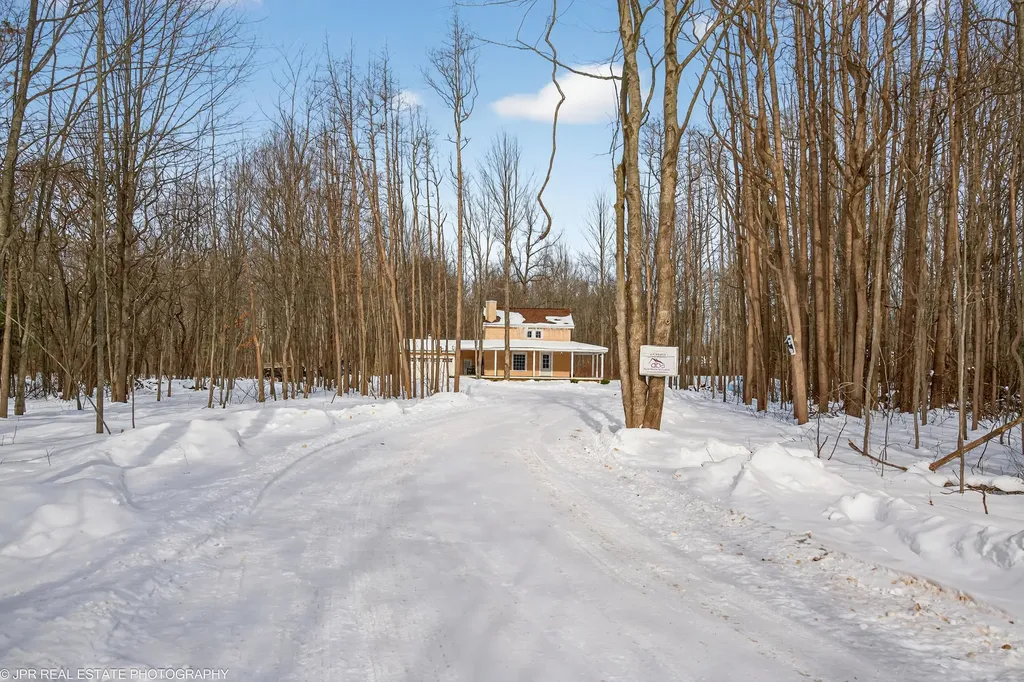 6811 116th Avenue Ganges Township MI 49408