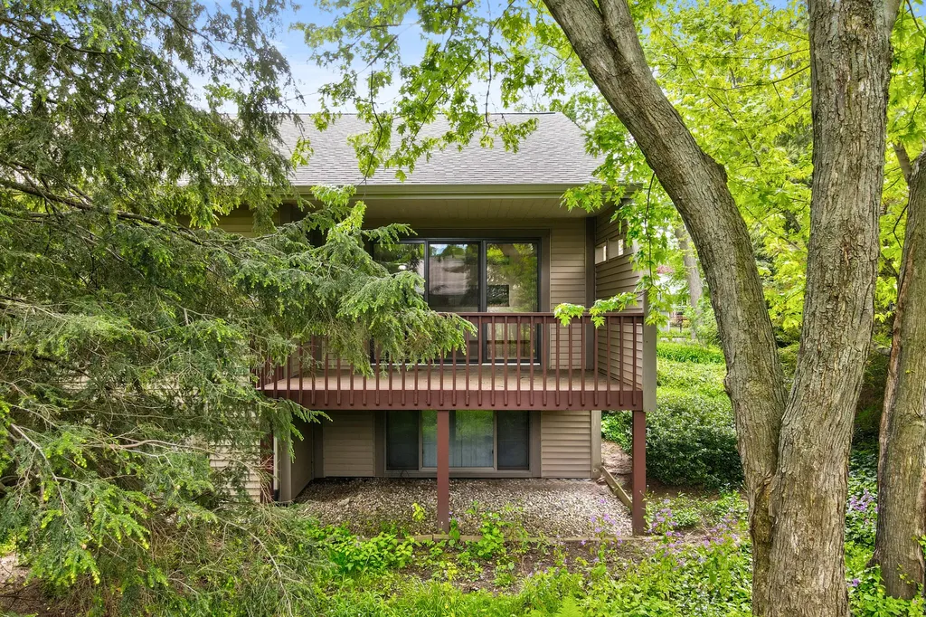 643 Crestview Street Holland City MI 49423