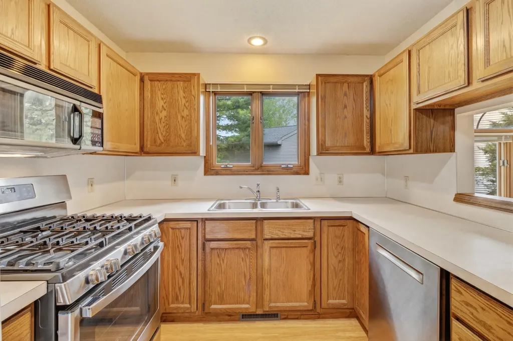 643 Crestview Street Holland City MI 49423
