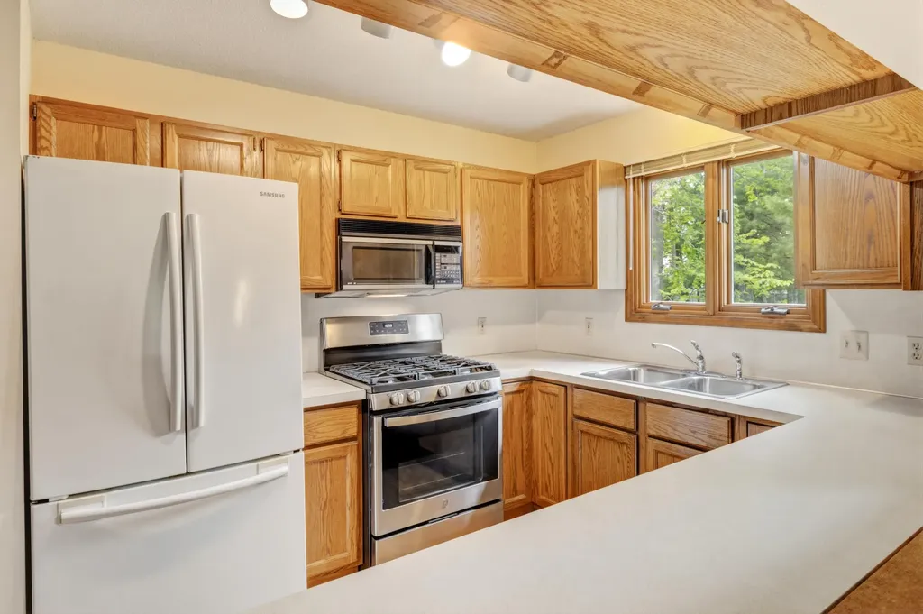 643 Crestview Street Holland City MI 49423