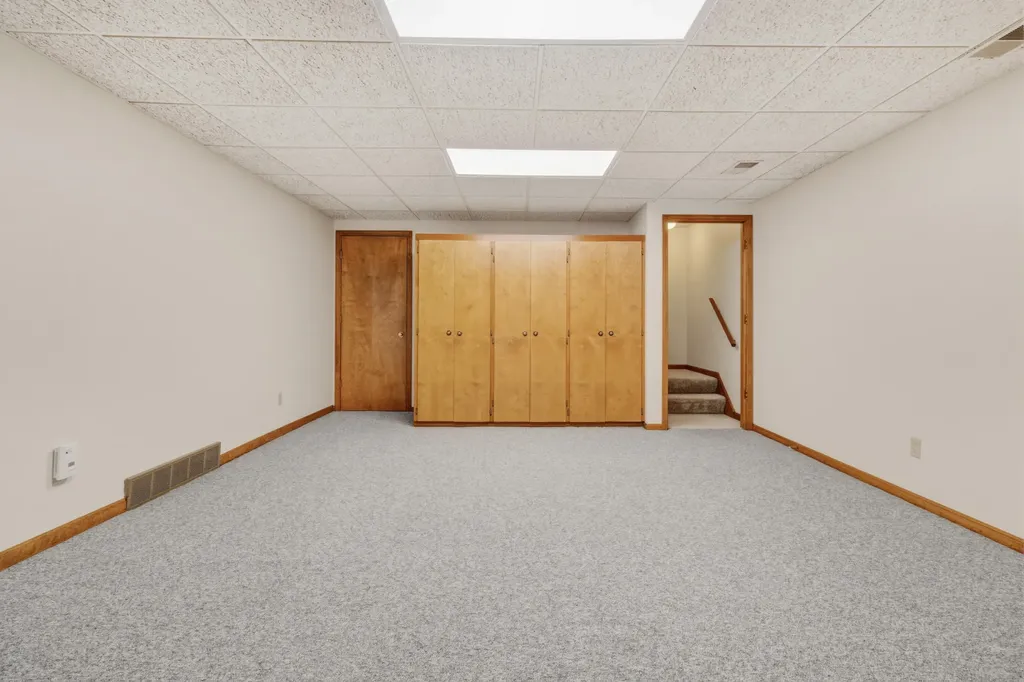 643 Crestview Street Holland City MI 49423