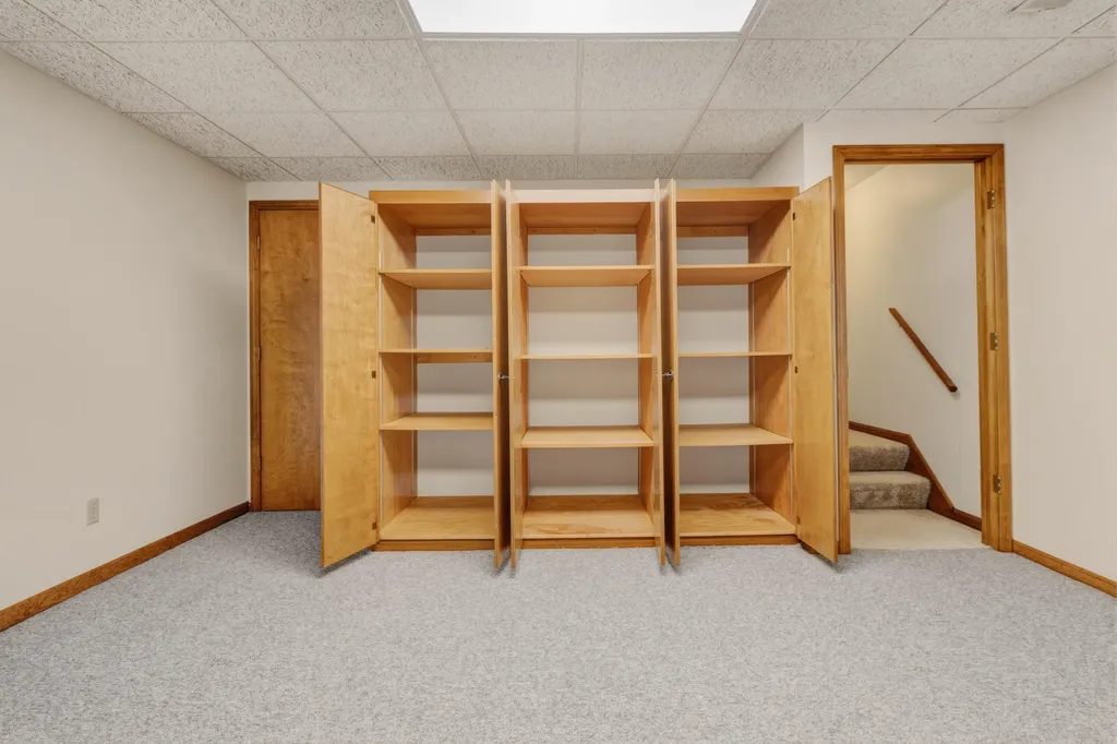643 Crestview Street Holland City MI 49423
