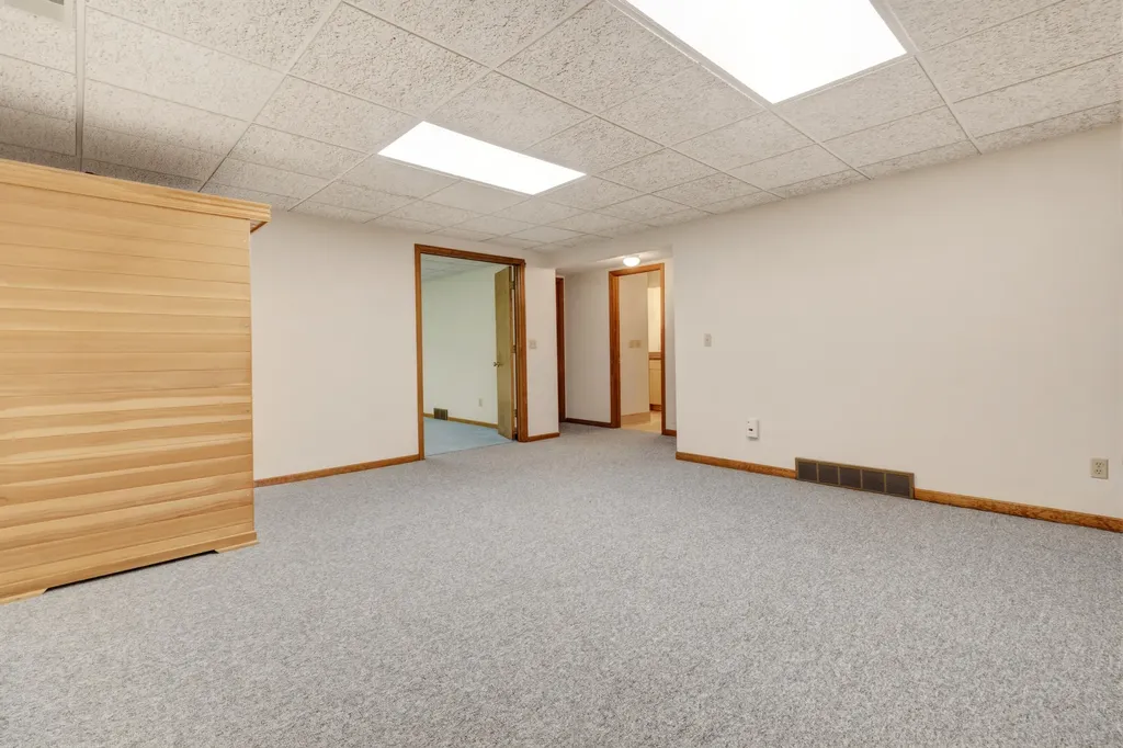 643 Crestview Street Holland City MI 49423