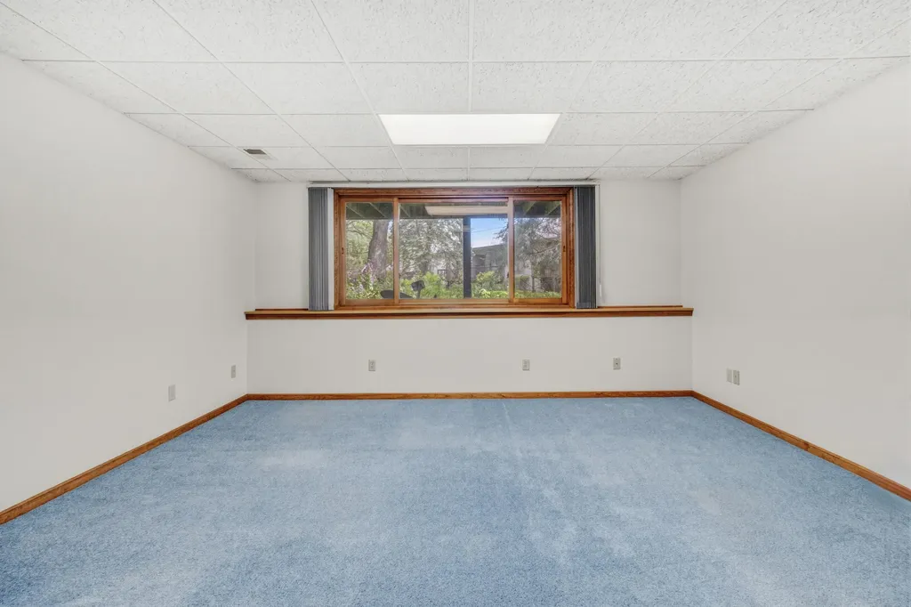 643 Crestview Street Holland City MI 49423