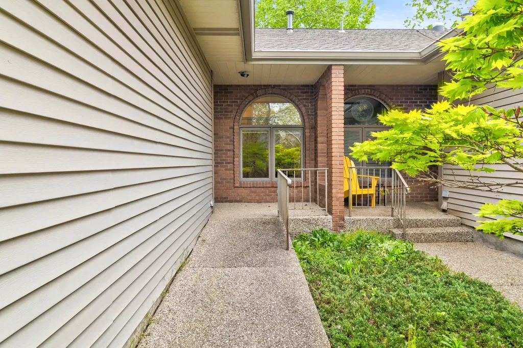 643 Crestview Street Holland City MI 49423
