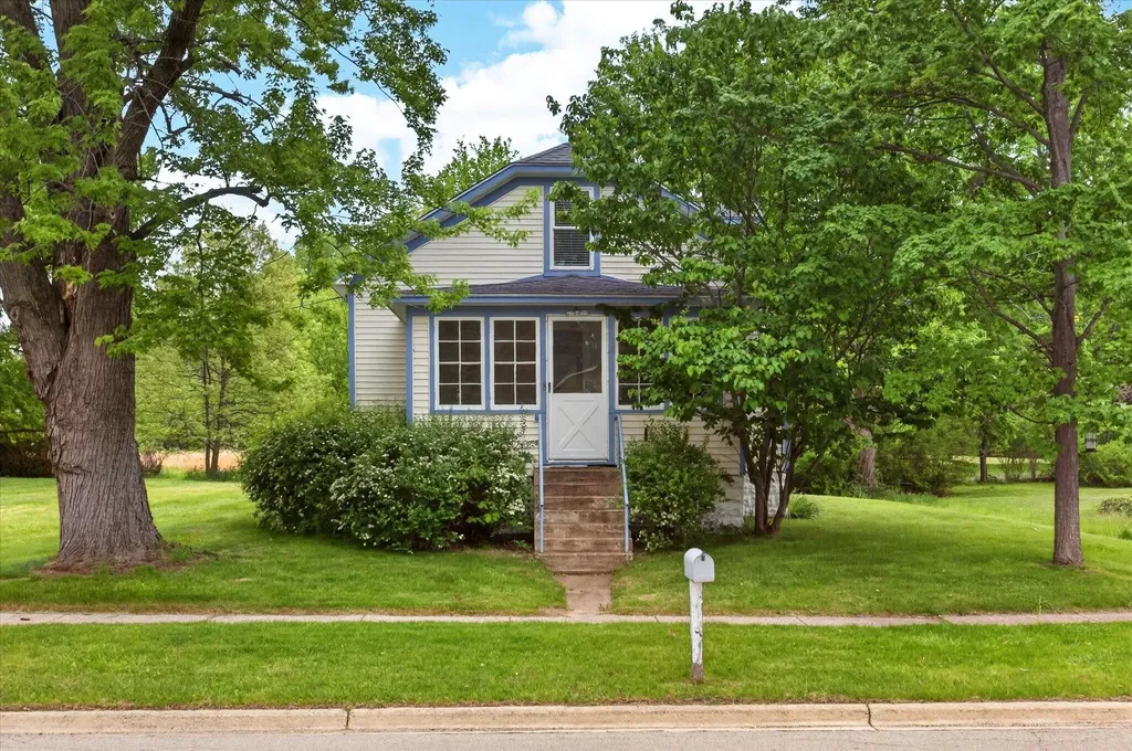 1007 W Detroit Street New Buffalo City MI 49117