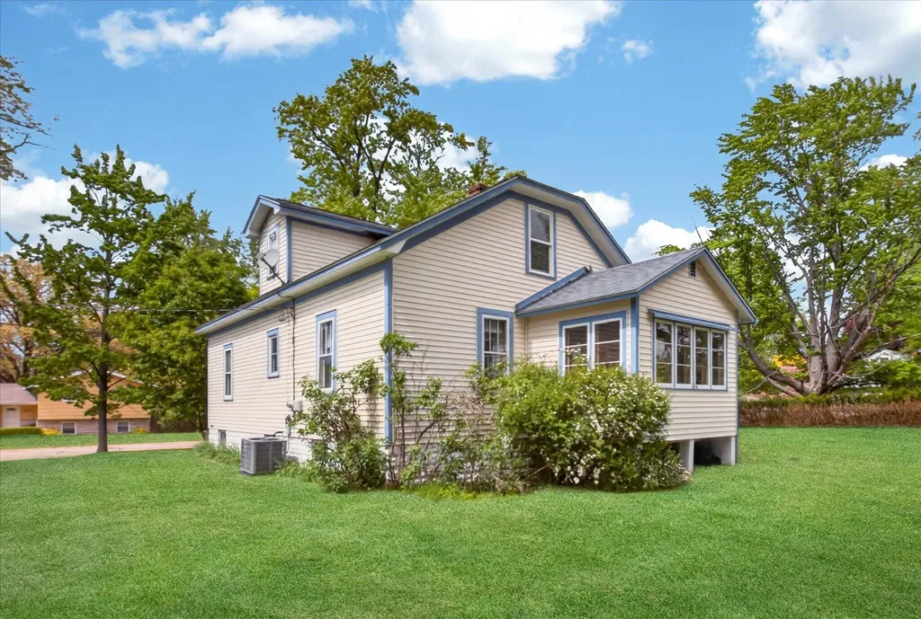 1007 W Detroit Street New Buffalo City MI 49117