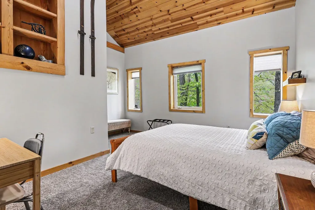 10953 Red Bud Trail Oronoko Charter Township MI 49103