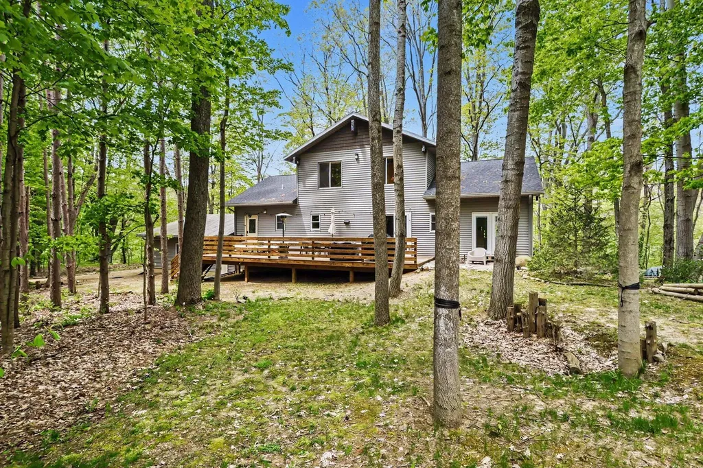 10953 Red Bud Trail Oronoko Charter Township MI 49103