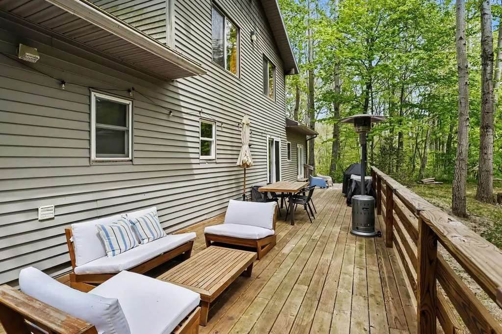 10953 Red Bud Trail Oronoko Charter Township MI 49103