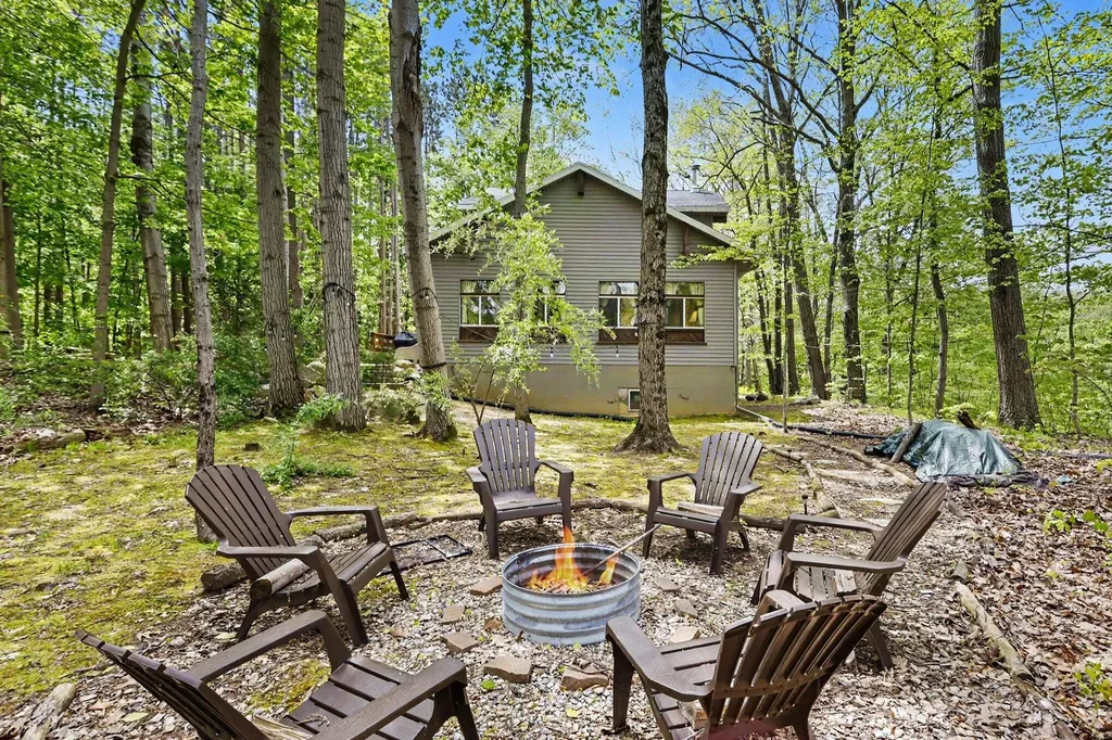 10953 Red Bud Trail Oronoko Charter Township MI 49103