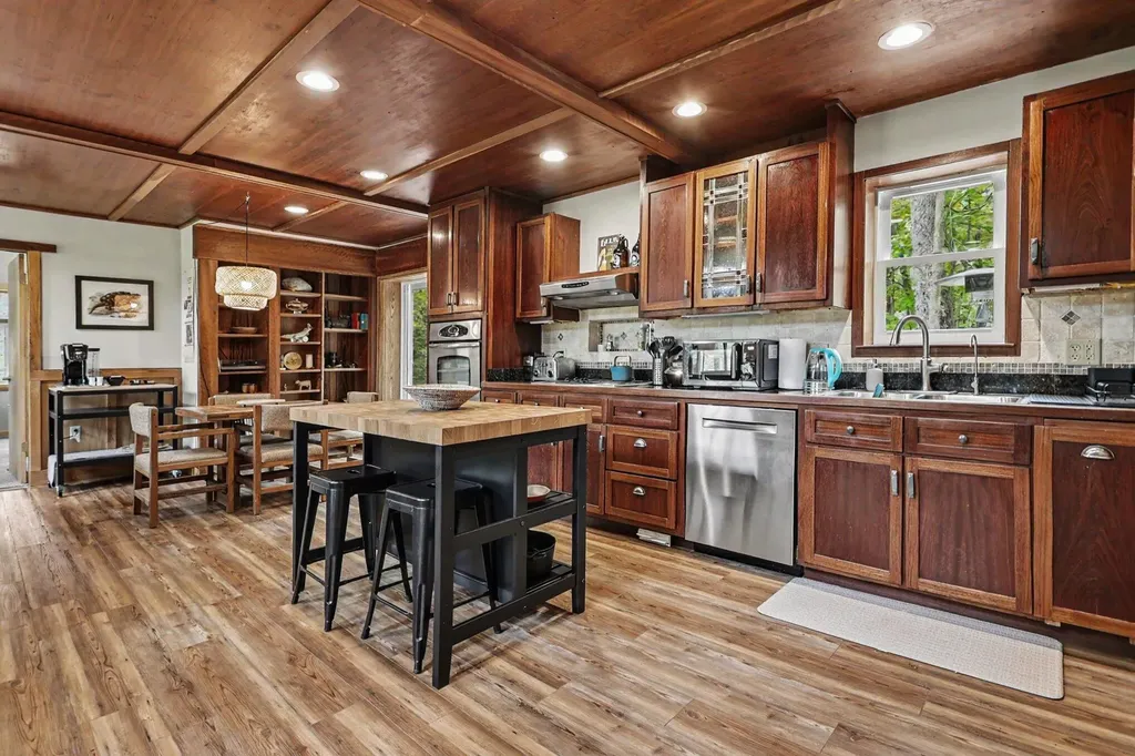 10953 Red Bud Trail Oronoko Charter Township MI 49103