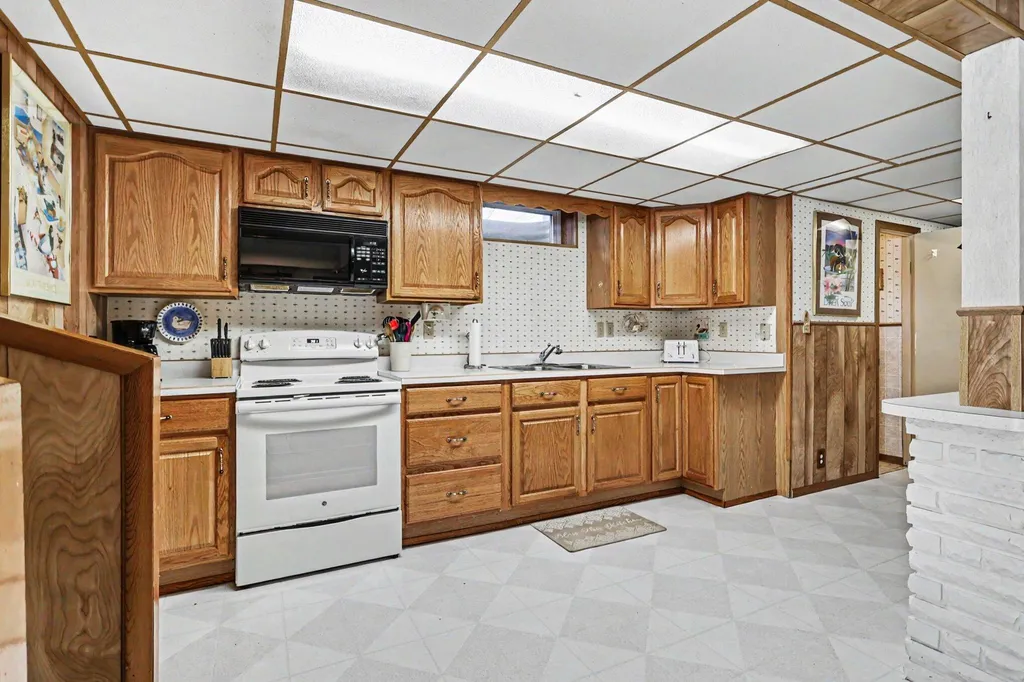 60779 W Oak Drive Keeler Township MI 49045