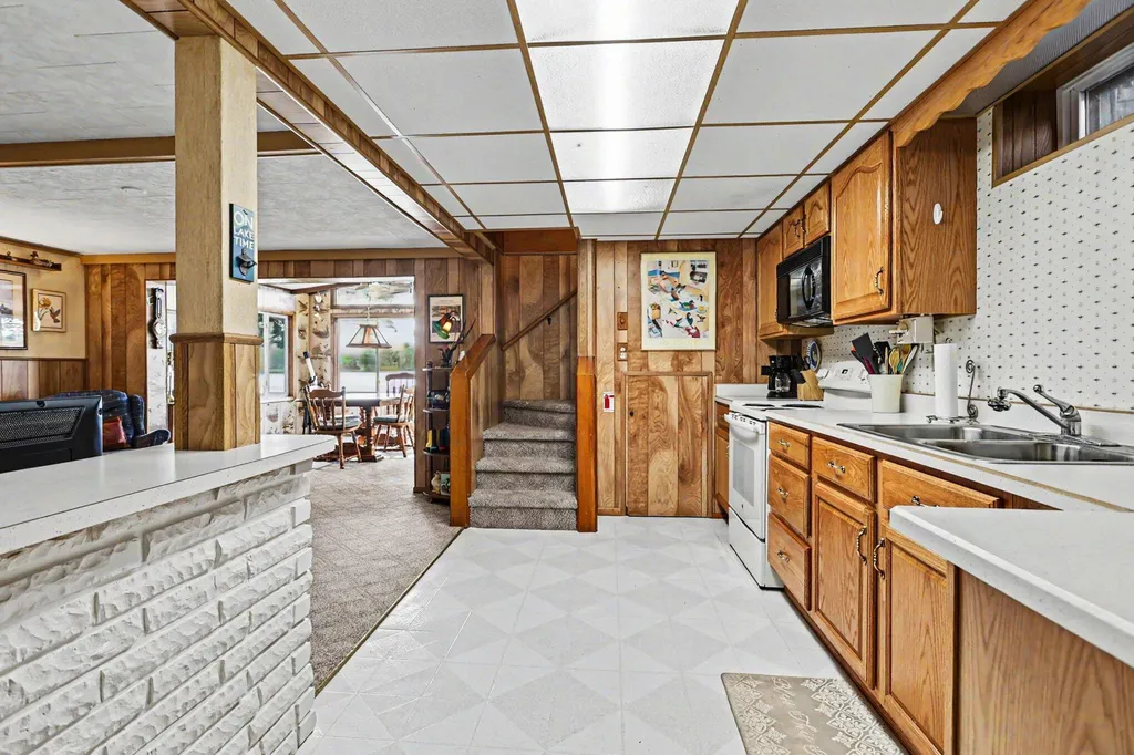 60779 W Oak Drive Keeler Township MI 49045
