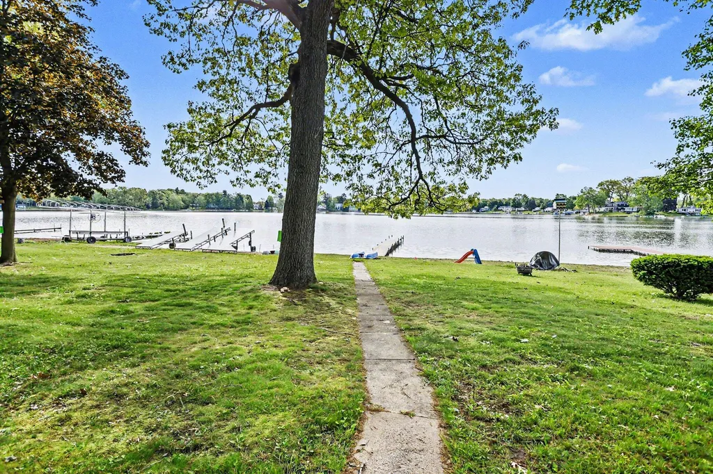 60779 W Oak Drive Keeler Township MI 49045
