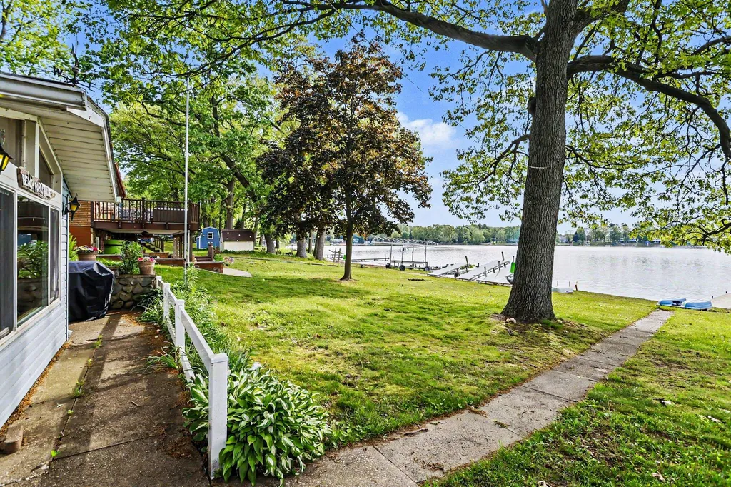 60779 W Oak Drive Keeler Township MI 49045