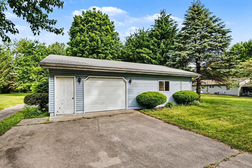 60779 W Oak Drive Keeler Township MI 49045