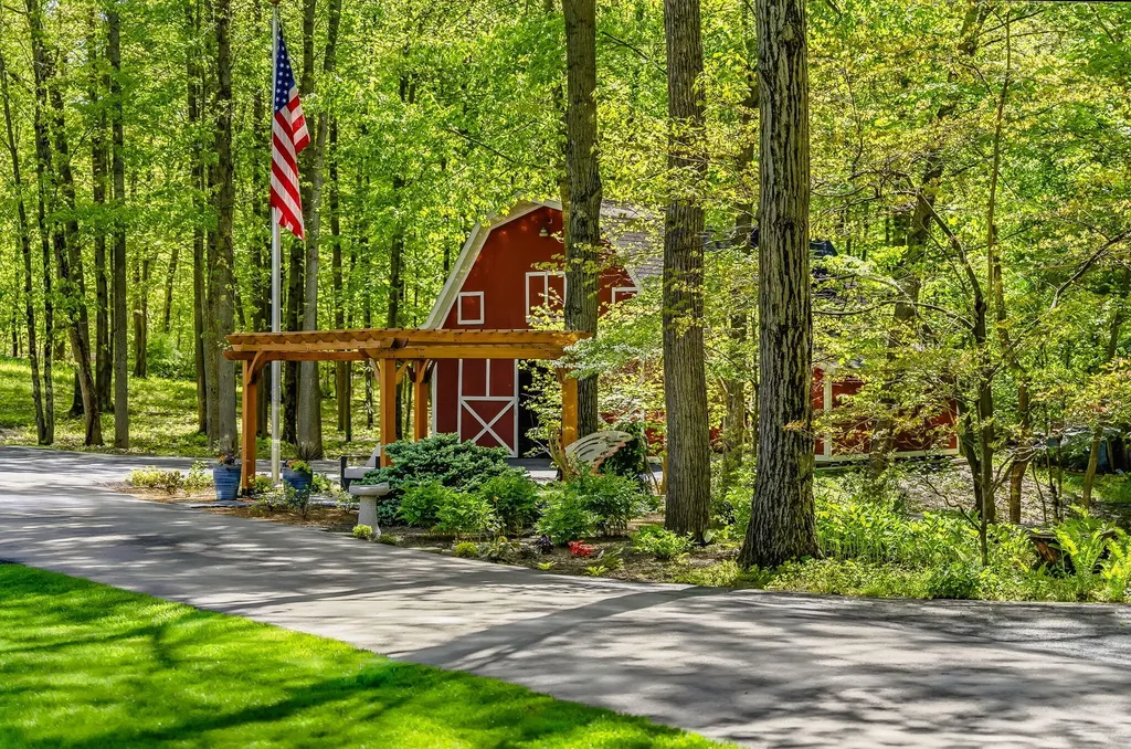 2099 E Clear Lake Road Buchanan Township MI 49107