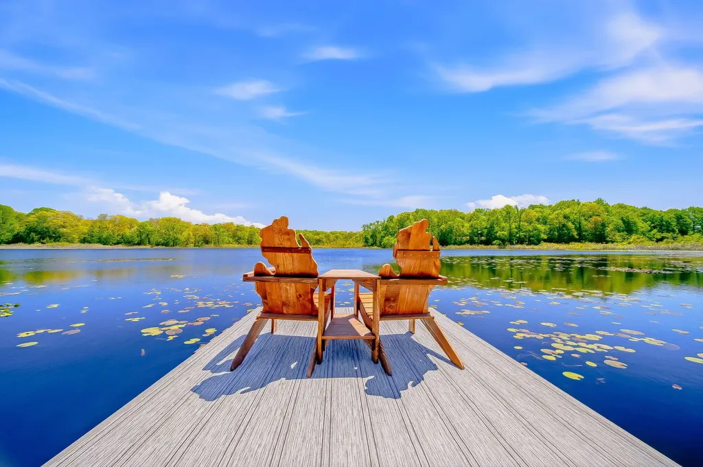 2099 E Clear Lake Road Buchanan Township MI 49107