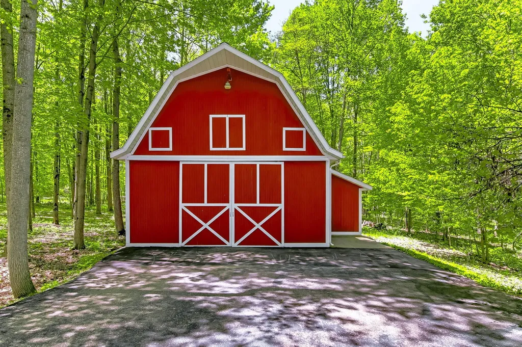 2099 E Clear Lake Road Buchanan Township MI 49107
