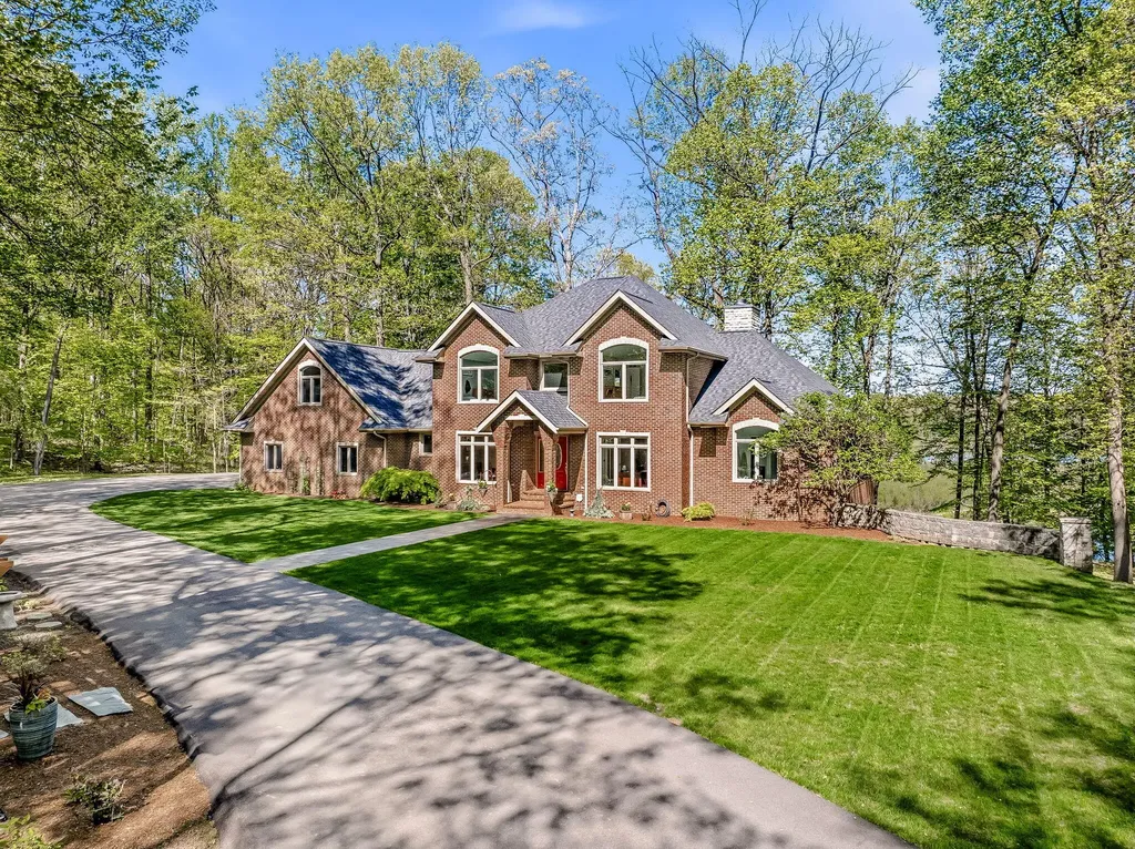 2099 E Clear Lake Road Buchanan Township MI 49107