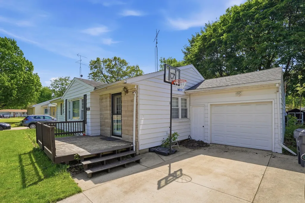 2046 Gerald Street St. Joseph Charter Township MI 49022