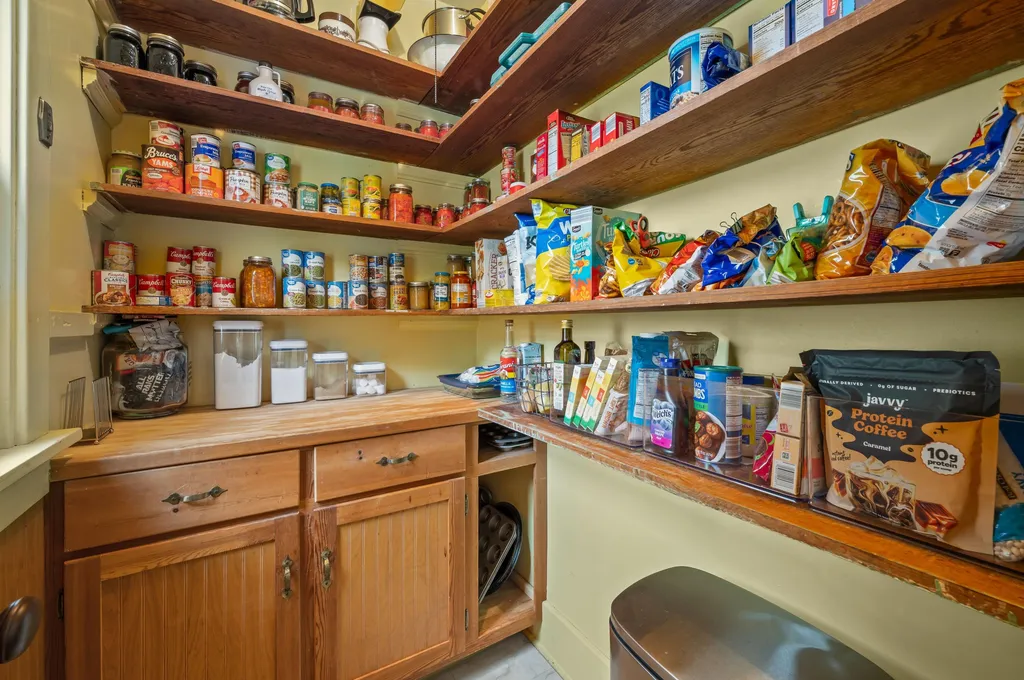 16686 Cleveland Avenue Weesaw Township MI 49113
