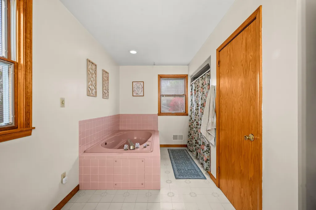 16686 Cleveland Avenue Weesaw Township MI 49113