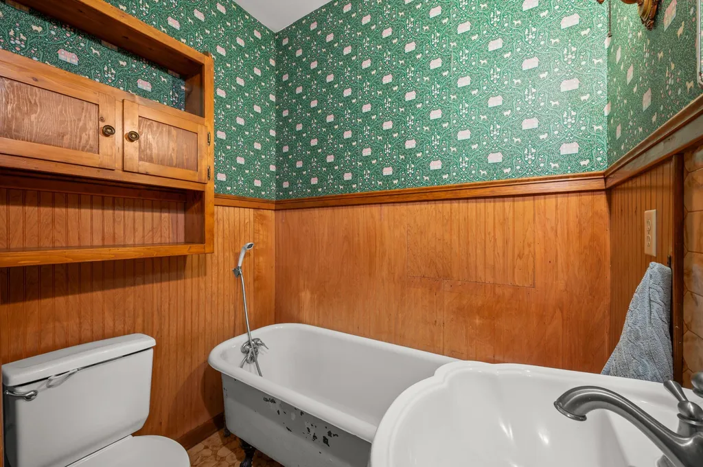 16686 Cleveland Avenue Weesaw Township MI 49113