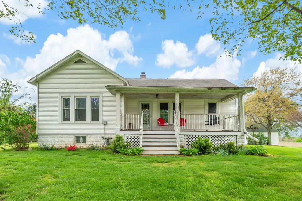 16686 Cleveland Avenue Weesaw Township MI 49113