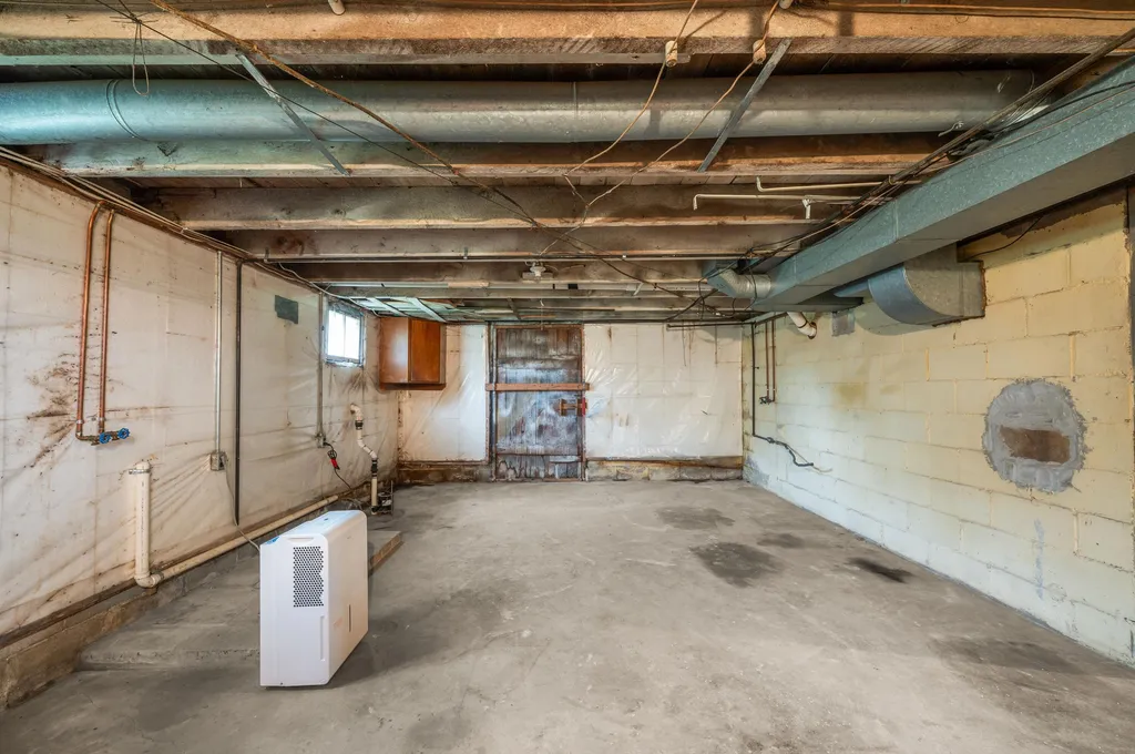 16686 Cleveland Avenue Weesaw Township MI 49113