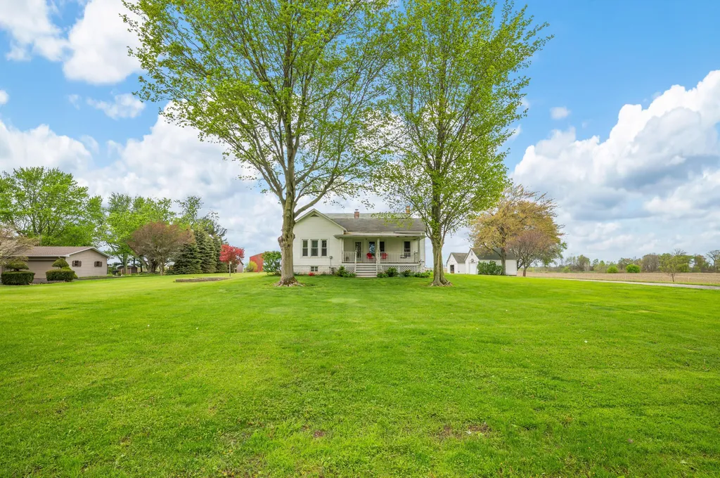 16686 Cleveland Avenue Weesaw Township MI 49113