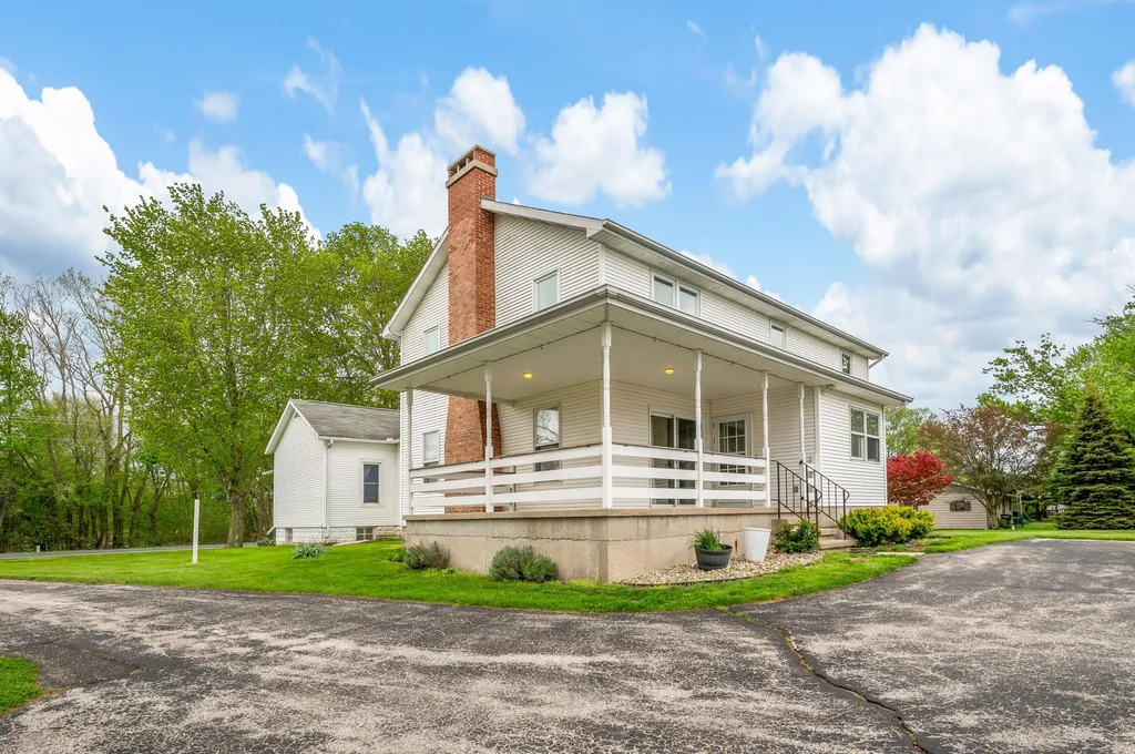 16686 Cleveland Avenue Weesaw Township MI 49113